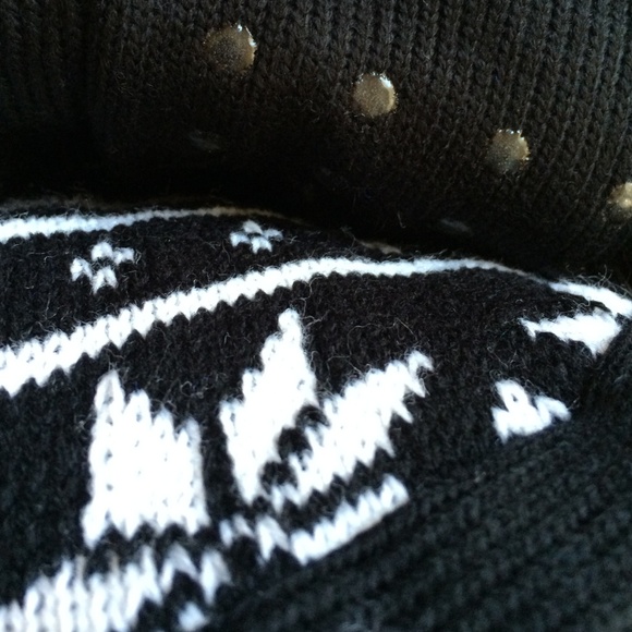 🚫SOLD🚫 Winter Pom Pom Slipper Socks - Picture 4 of 4