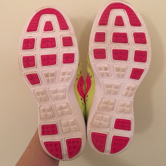 Nike lunartempo running shoe. Size 7. Neon - Picture 3 of 4