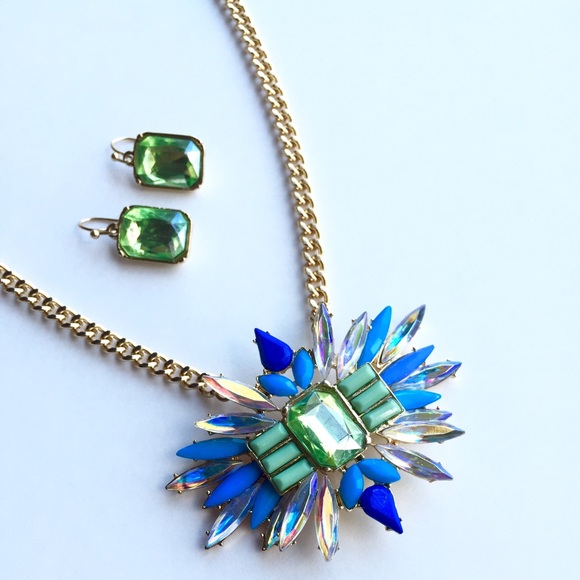 NEW! Crystal blue & green statement necklace - Picture 2 of 4