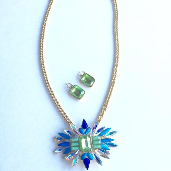 NEW! Crystal blue & green statement necklace - Picture 3 of 4