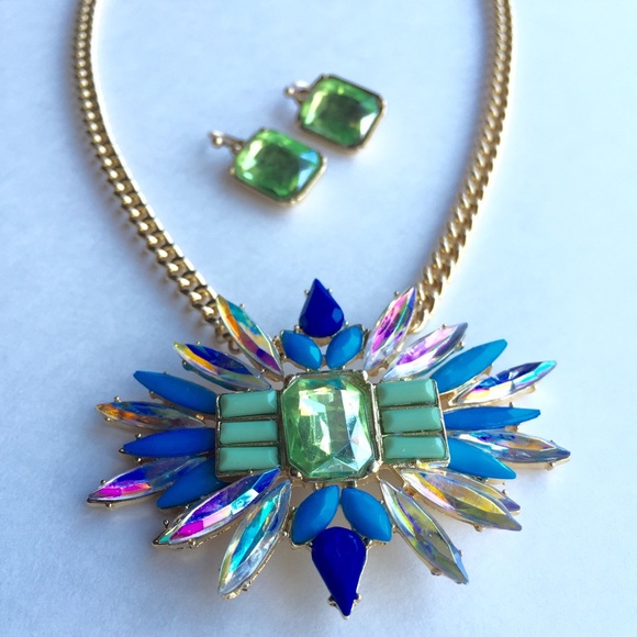NEW! Crystal blue & green statement necklace - Picture 4 of 4
