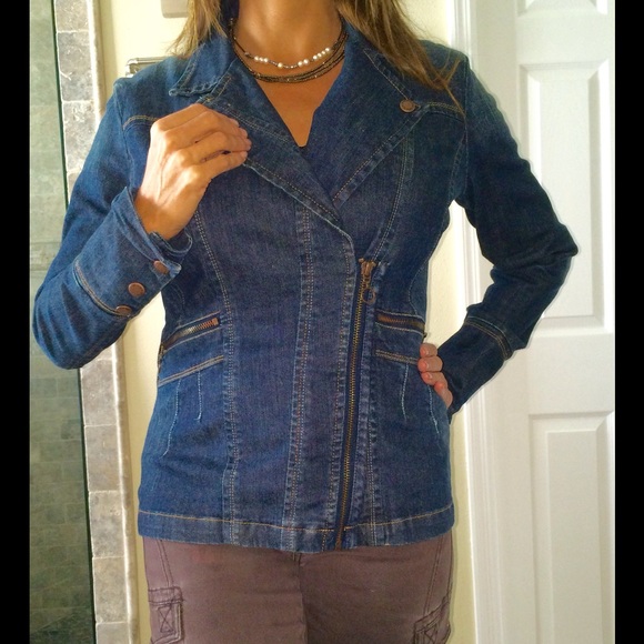 💥💥SOLD SOLD SOLDDKNY JEAN JACKET✌️💙PRICE FIRM