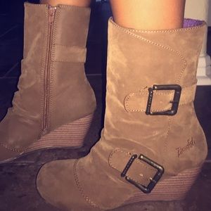 Super cute heeled boots!