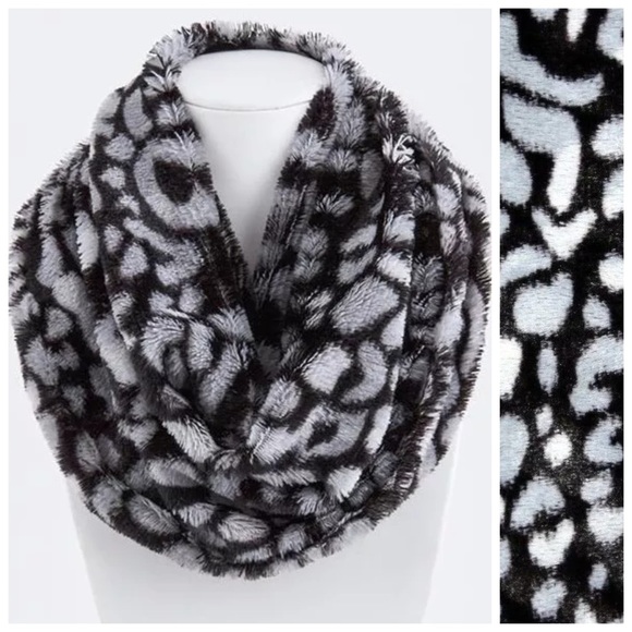 Boutique Accessories - Black & White Infinity Scarf