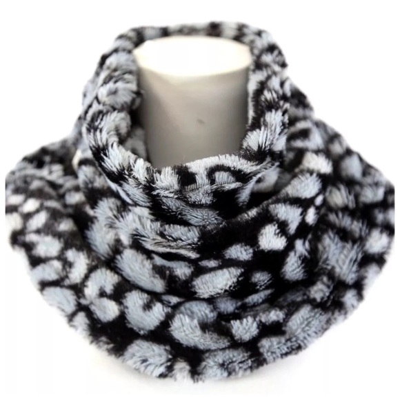 Black & White Infinity Scarf - Picture 2 of 4