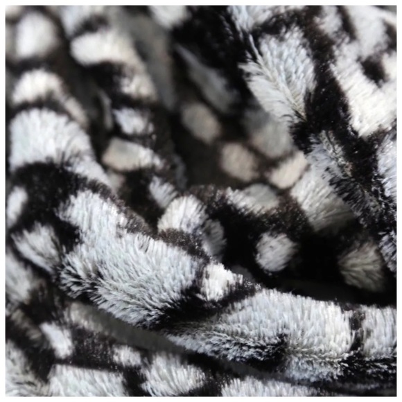 Black & White Infinity Scarf - Picture 3 of 4