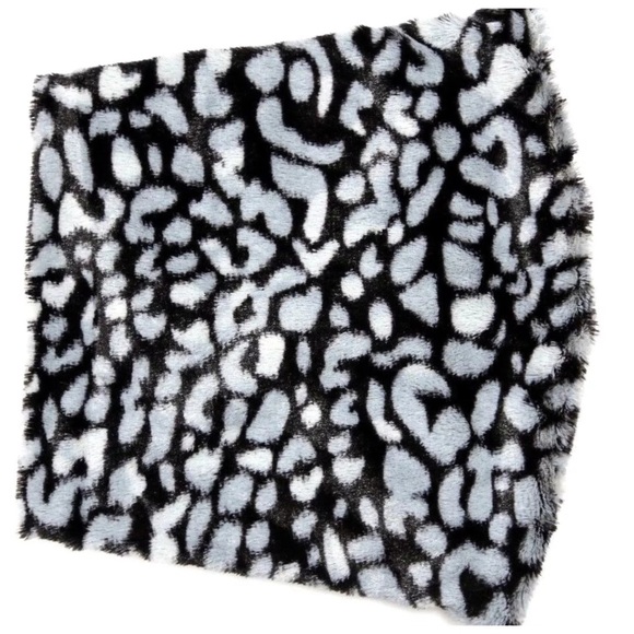 Black & White Infinity Scarf - Picture 4 of 4