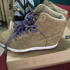 Wmns Dunk Sky Hi