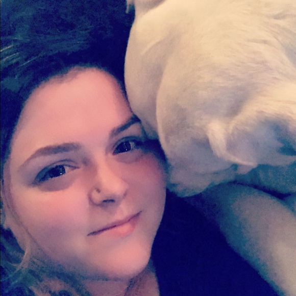 Meet your Posher, Hollie - Picture 3 of 4