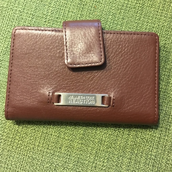 Cute brown Kenneth Cole card wallet - Picture 1 of 4