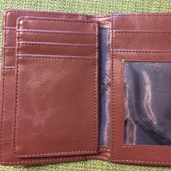 Cute brown Kenneth Cole card wallet - Picture 3 of 4