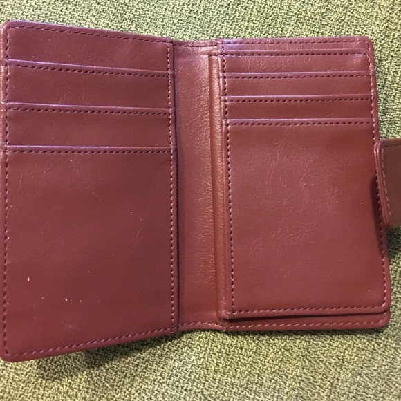 Cute brown Kenneth Cole card wallet - Picture 4 of 4