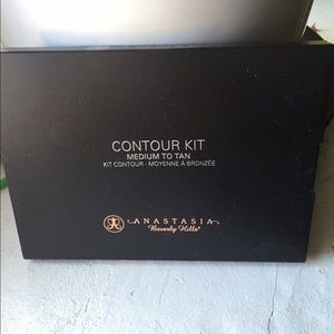 Anastasia contour kit SOLD