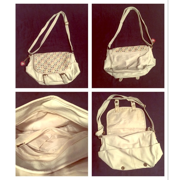 Vintage White Crossbody 💗