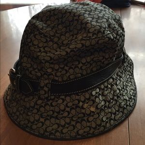 Signature coach bucket hat