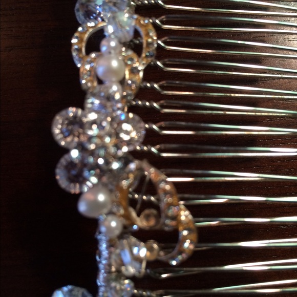 Bridal Hair comb with crystals and pearls main image 5