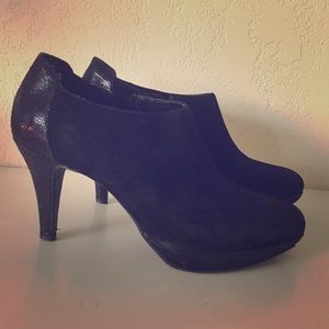 Black heel boots