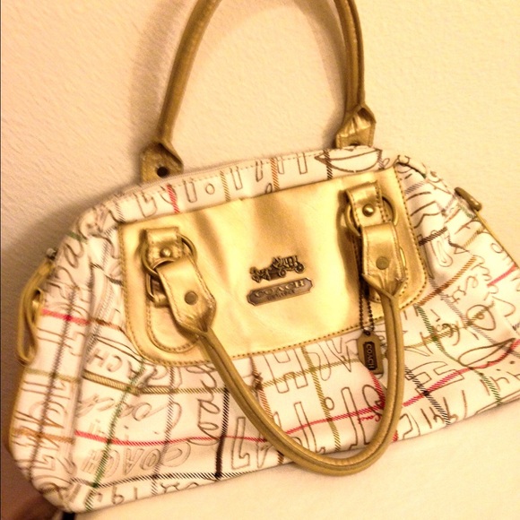 Satchell. Big tote. Coach patterned