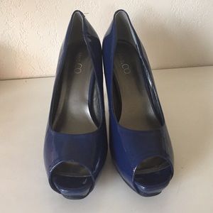 Open toe blue heel