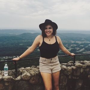 Meet your Posher, Caitlin