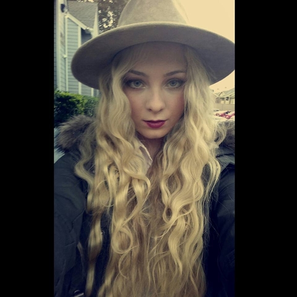 Meet your Posher, Valentina