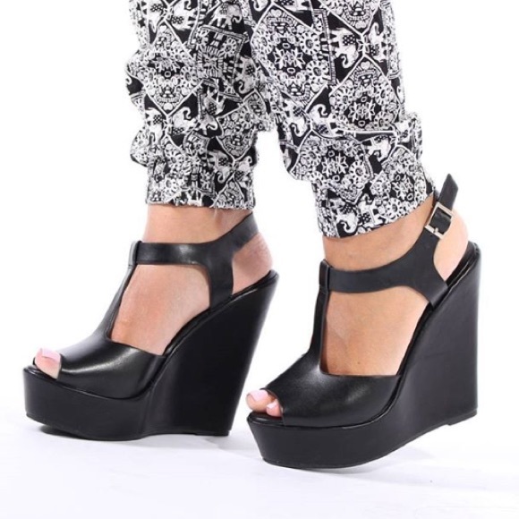 ShuShop Black Wedges - Picture 2 of 4