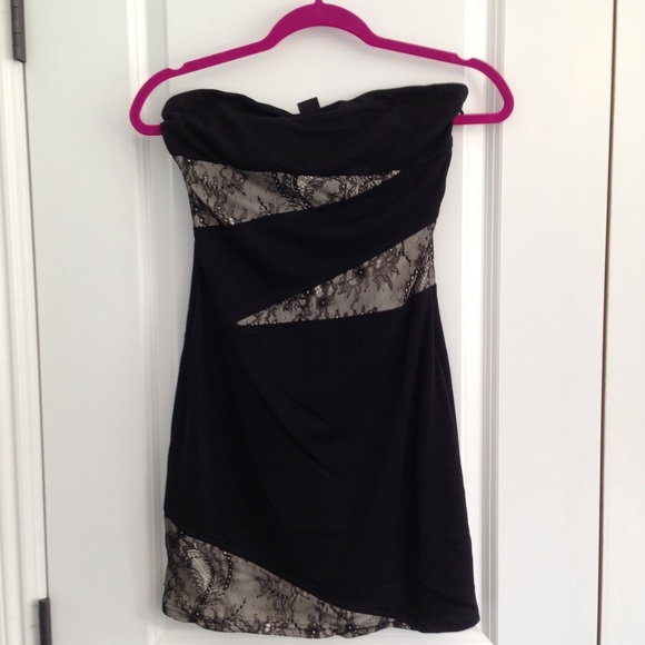Fitted strapless dress