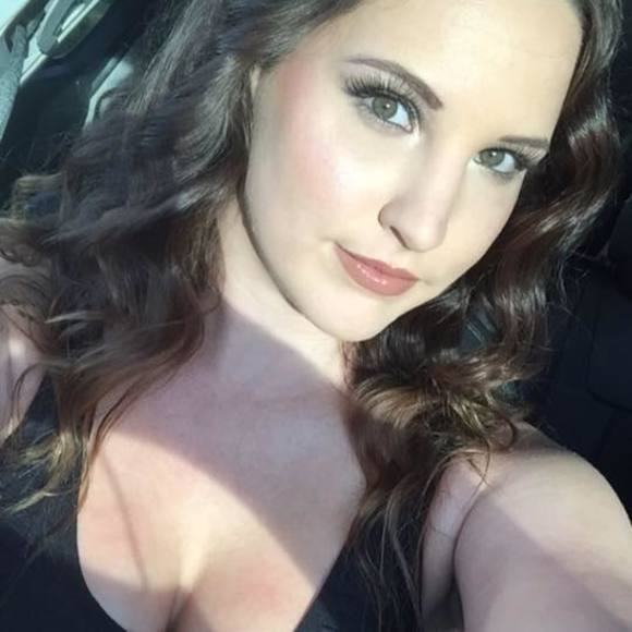 Meet your Posher, Desiree - Picture 1 of 1