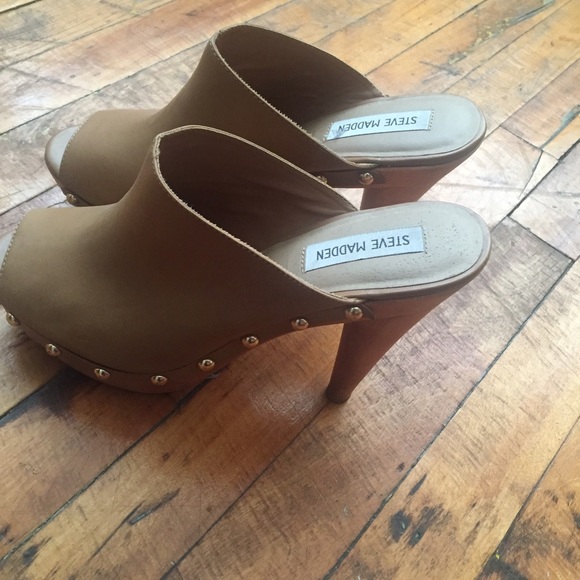 Steve Madden clogs !