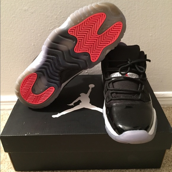 Retro 11's black and red