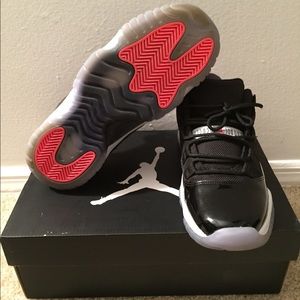 Retro 11's black and red