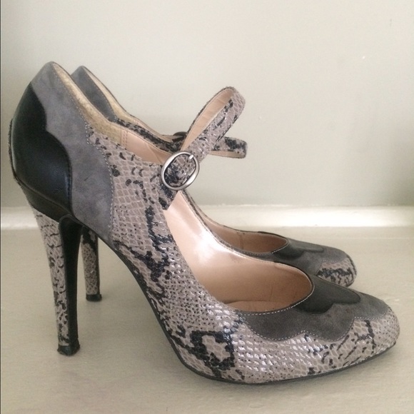 ❗️SUMMERSALE❗️Lovely People Gray snakeskin heels 9 - Picture 4 of 4