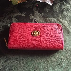 RED WALLET. NWOT👛🎀👠