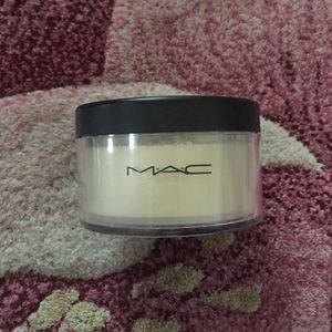 MAC Studio Finish Face Powder