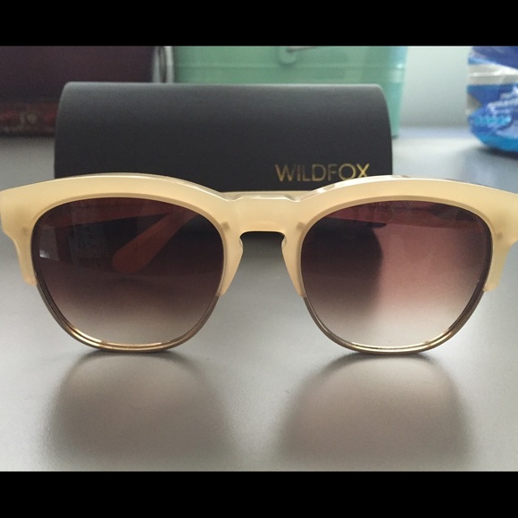 WILDFOX RARE CLUBFOX CREAM AND GOLD WAYFARERS