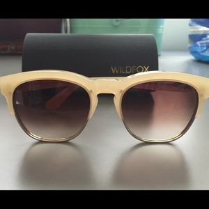 WILDFOX RARE CLUBFOX CREAM AND GOLD WAYFARERS