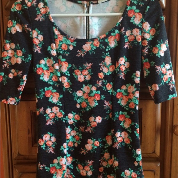 Pacsun Floral Zipper Back Top