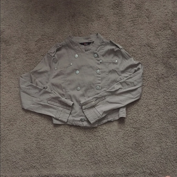 LIGHT OUTTERWEAR JACKET