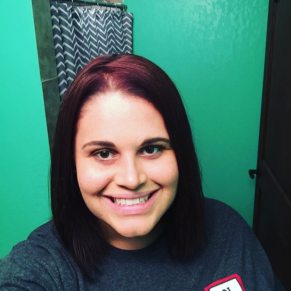 Meet your Posher, Danielle - Picture 1 of 1