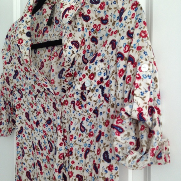 Button up blouse - Picture 2 of 2