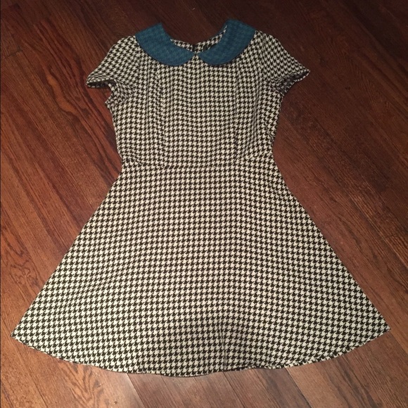 Houndstooth skater dress with contrasting collar.