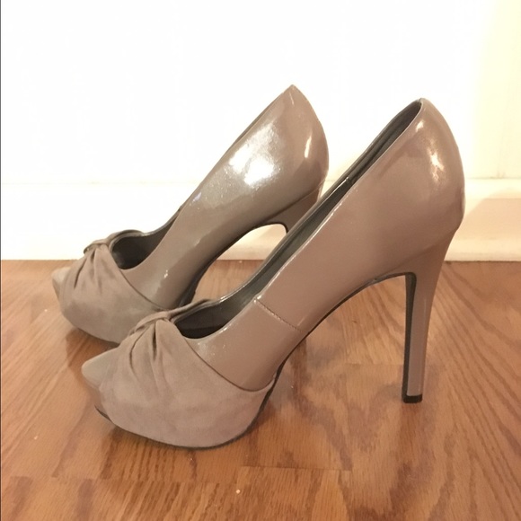 Nude Bow Pumps