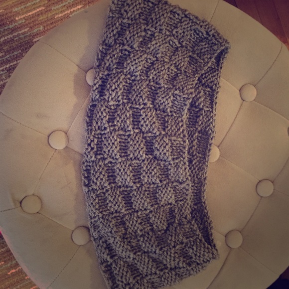 Knit gray infinity scarf (short)