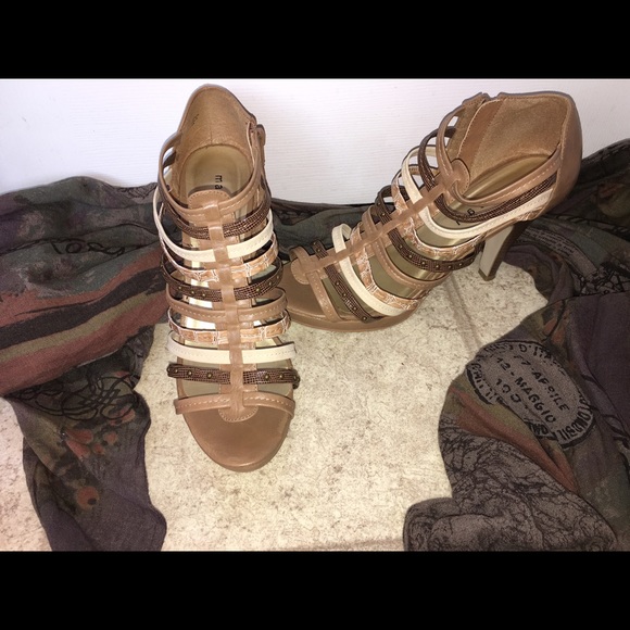 Madden Girl shoes size 9 - Picture 1 of 2