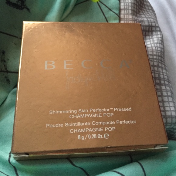 Becca x Jaclyn Hill Shimmering skin perfector