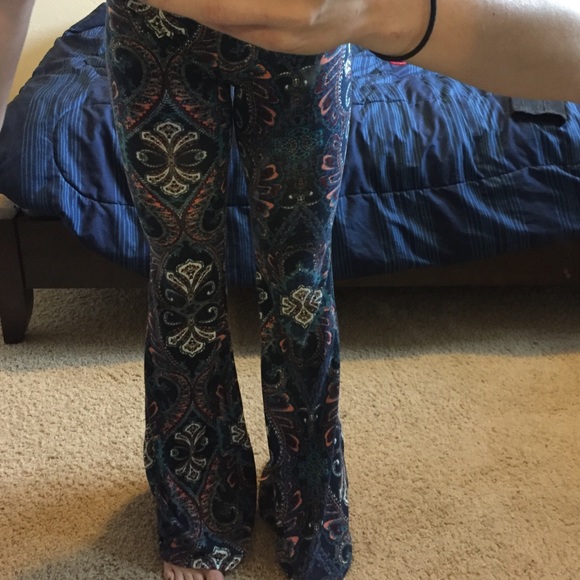 Bell-bottom leggings