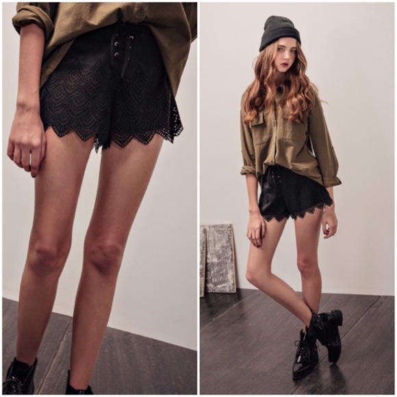 💢SOLD💢Suede Laser Cutout Scallop Shorts - Picture 3 of 4