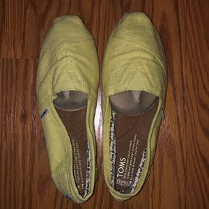 Canvas yellow TOMS shoes