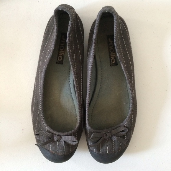 Gray flats - Picture 2 of 3