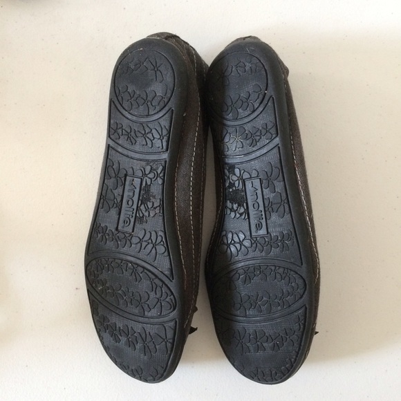 Gray flats - Picture 3 of 3